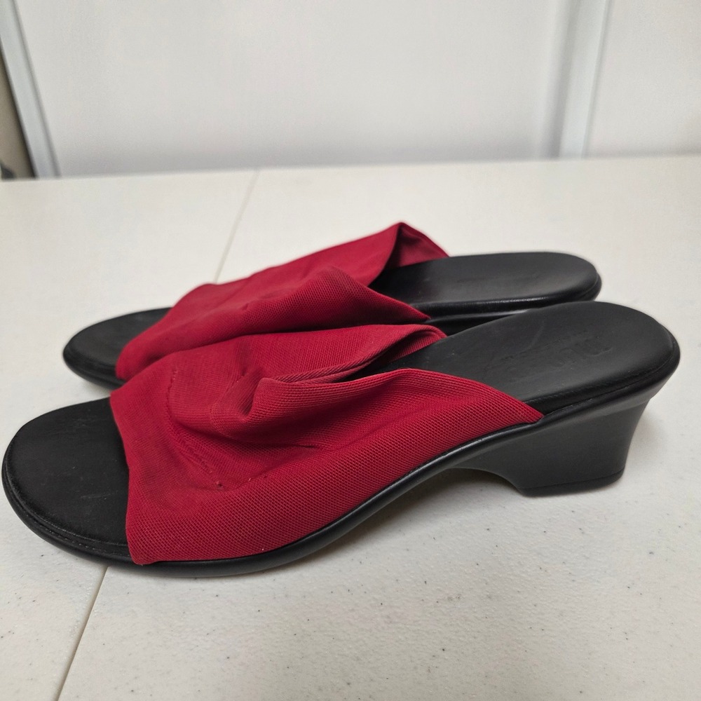 Munro American Womens 7W Red Stretch Fabric Slide Sandal Low Wedge Made in USA